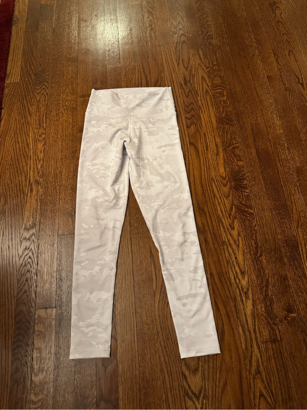 TNA White and grey camo leggings





0035